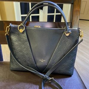Authentic Louis Vuitton V Tote MM